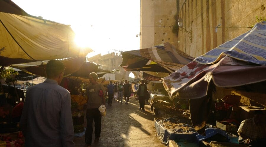 Les meilleurs arrêts pour l’artisanat, la culture, le shopping et un verre avec vue dans la Médina de Fès